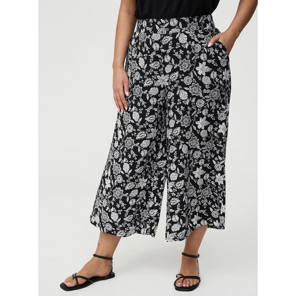 NEW Torrid Size 2 2X 18-20 Bandana Black Challis Wide Leg High Rise Crop Pants